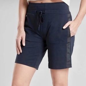 Athleta Metro Downtown Grosgrain Navy UPF 50+ Knit Bermuda Short 11” Size LT